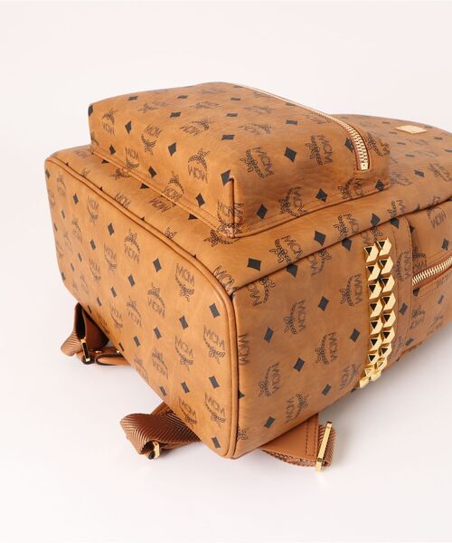 MCM（エムシーエム）の「MCM/エムシーエム/Stark Studs Backpack MED（バックパック/リュック・レディース・キャメル/ブラック・M）」の20枚目の写真