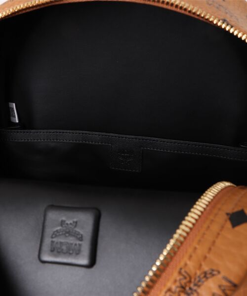 MCM（エムシーエム）の「MCM/エムシーエム/Stark Studs Backpack MED（バックパック/リュック・レディース・キャメル/ブラック・M）」の21枚目の写真