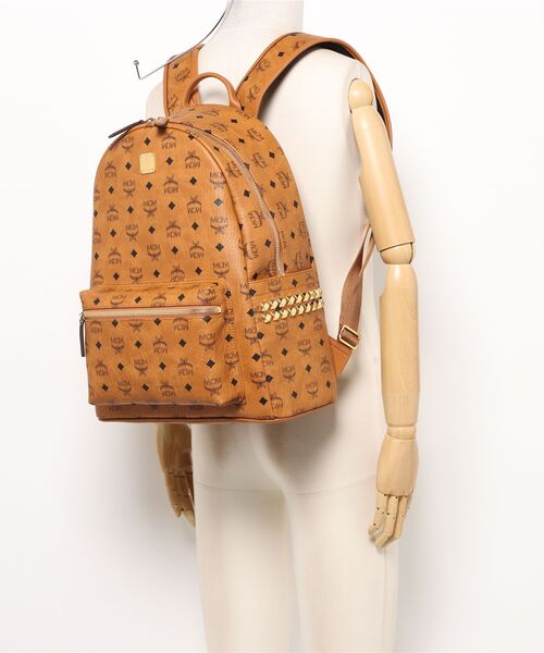 MCM（エムシーエム）の「MCM/エムシーエム/Stark Studs Backpack MED（バックパック/リュック・レディース・キャメル/ブラック・M）」の22枚目の写真