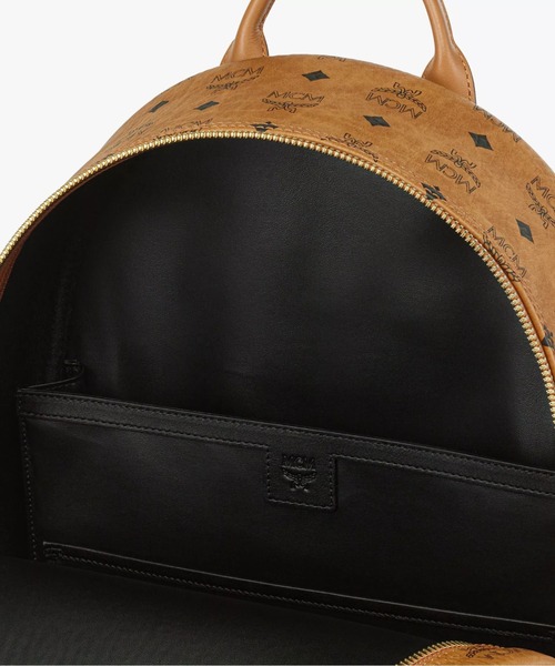 MCM（エムシーエム）の「MCM/エムシーエム/Stark Studs Backpack MED（バックパック/リュック・レディース・キャメル/ブラック・M）」の9枚目の写真