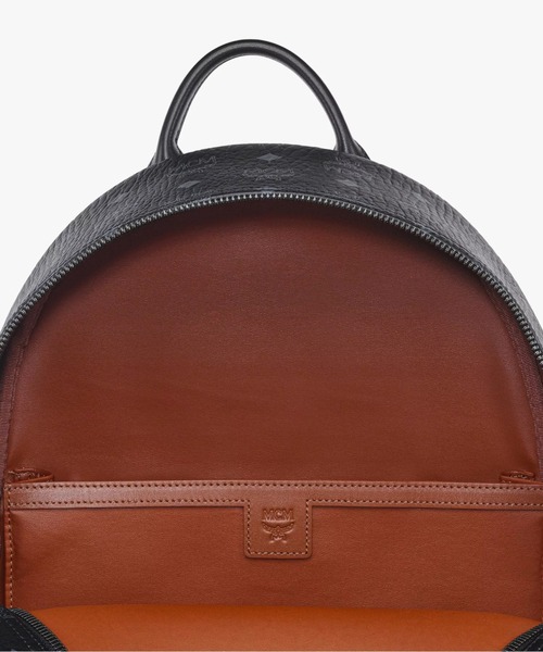 MCM（エムシーエム）の「MCM/エムシーエム/Stark Studs Backpack MED（バックパック/リュック・レディース・キャメル/ブラック・M）」の4枚目の写真