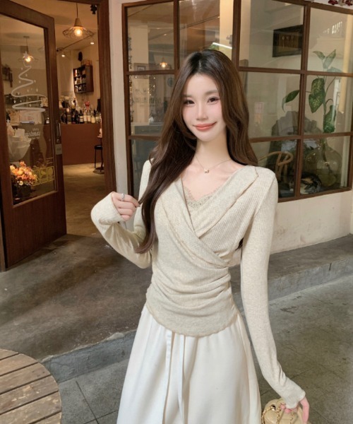 FAVORITO(ファヴォリート)の「レースVネックトップス(その他トップス・レディース・ベージュ/ブルー・F)」の11枚目の写真