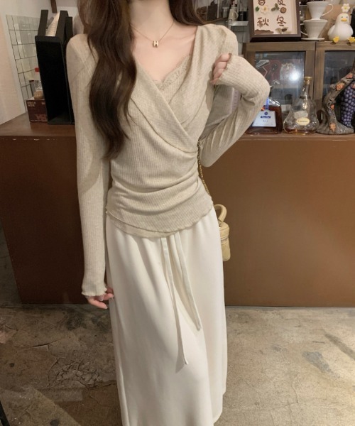 FAVORITO(ファヴォリート)の「レースVネックトップス(その他トップス・レディース・ベージュ/ブルー・F)」の17枚目の写真