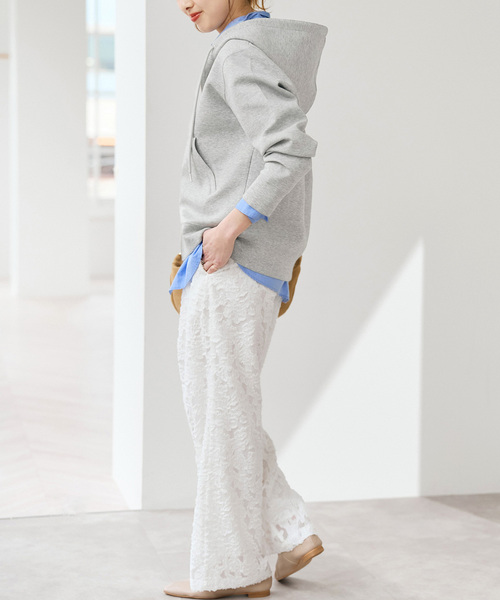 Spick & Span（スピックアンドスパン）の「《新色有り / 追加》ストレッチジップフードパーカー（パーカー・レディース・チャコールグレー/ライトグレー/ホワイト系その他・FREE）」の12枚目の写真