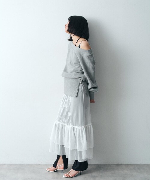 CODE A（コードエー）の「【Re】off－shoulder sweat（スウェット・レディース・ライトグレー/オフホワイト・00）」の3枚目の写真