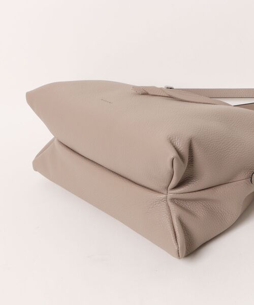 RIPANI(リパーニ)の「【RIPANI】A4対応ソフトスムースショルダー(Q66302)(ショルダーバッグ・レディース・グレイッシュベージュ・ALL)」の3枚目の写真