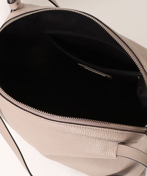 RIPANI(リパーニ)の「【RIPANI】A4対応ソフトスムースショルダー(Q66302)(ショルダーバッグ・レディース・グレイッシュベージュ・ALL)」の4枚目の写真