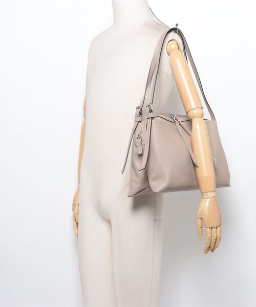 RIPANI(リパーニ)の「【RIPANI】A4対応ソフトスムースショルダー(Q66302)(ショルダーバッグ・レディース・グレイッシュベージュ・ALL)」の5枚目の写真