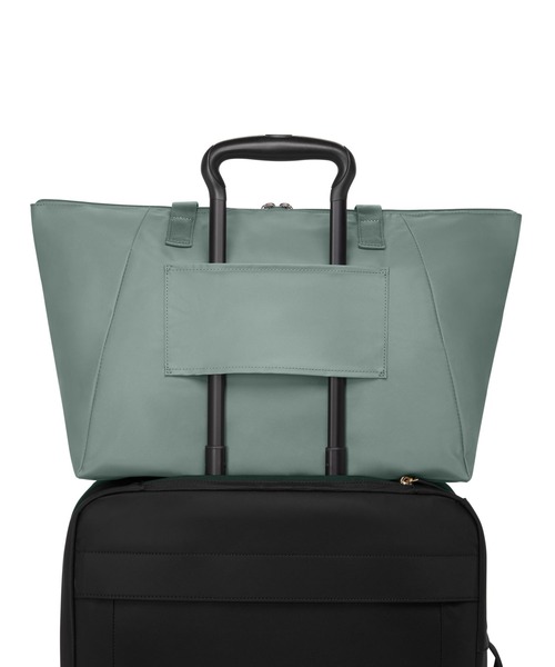 TUMI（トゥミ）の「VOYAGEUR ジャスト・イン・ケース・ミディアム・トート（トートバッグ・レディース・グリーン系その他・FREE）」の6枚目の写真