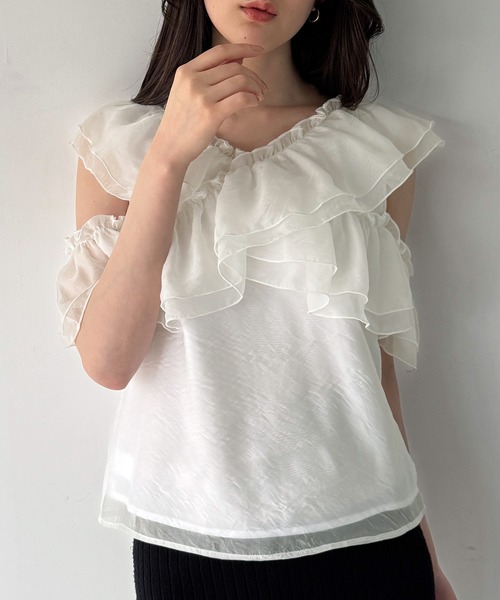 junoah(ジュノア)の「2wayツインフリルシアーブラウス(シャツ/ブラウス・レディース・ブラック/ブラウン系その他/ホワイト・MEDIUM/SMALL/LARGE)」の5枚目の写真