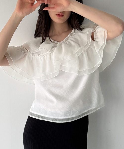 junoah(ジュノア)の「2wayツインフリルシアーブラウス(シャツ/ブラウス・レディース・ブラック/ブラウン系その他/ホワイト・MEDIUM/SMALL/LARGE)」の6枚目の写真