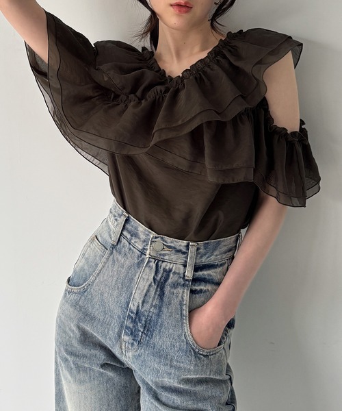 junoah(ジュノア)の「2wayツインフリルシアーブラウス(シャツ/ブラウス・レディース・ブラック/ブラウン系その他/ホワイト・MEDIUM/SMALL/LARGE)」の11枚目の写真