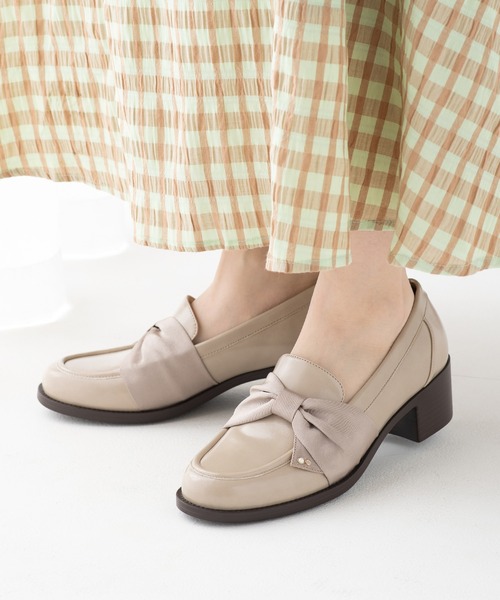 JELLY BEANS(ジェリービーンズ)の「ターバンリボンヒールローファーパンプス(204-61158)JELLY BEANS(ジェリービーンズ)(パンプス・レディース・ブラック/ライトベージュ/ダークベージュ・22.5/23/23.5/24/24.5)」の3枚目の写真