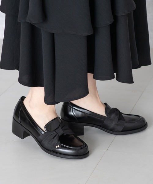 JELLY BEANS(ジェリービーンズ)の「ターバンリボンヒールローファーパンプス(204-61158)JELLY BEANS(ジェリービーンズ)(パンプス・レディース・ブラック/ライトベージュ/ダークベージュ・22.5/23/23.5/24/24.5)」の2枚目の写真