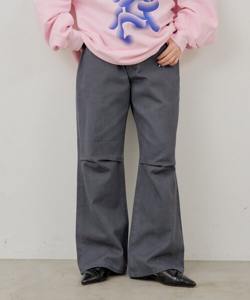 WHIMSIC（ウィムジック）の「【UNISEX/2サイズ展開/SETUP対応】コットンツイルニータックパンツ（その他パンツ・メンズ・オフホワイト/チャコールグレー・1/2）」の2枚目の写真