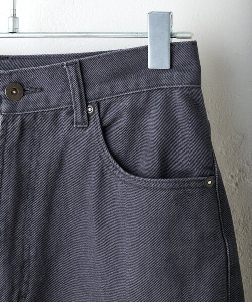 WHIMSIC（ウィムジック）の「【UNISEX/2サイズ展開/SETUP対応】コットンツイルニータックパンツ（その他パンツ・メンズ・オフホワイト/チャコールグレー・1/2）」の18枚目の写真