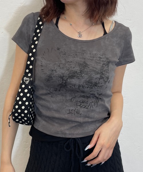 ROGER AND RAW(ロジャーアンドロウ)の「ヴィンテージ風プリント ホルターキャミレイヤード ショートTシャツ(Tシャツ/カットソー・レディース・ブラック/グレー/ホワイト/ベージュ・FREE)」の3枚目の写真