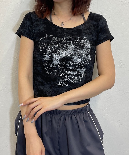 ROGER AND RAW(ロジャーアンドロウ)の「ヴィンテージ風プリント ホルターキャミレイヤード ショートTシャツ(Tシャツ/カットソー・レディース・ブラック/グレー/ホワイト/ベージュ・FREE)」の17枚目の写真