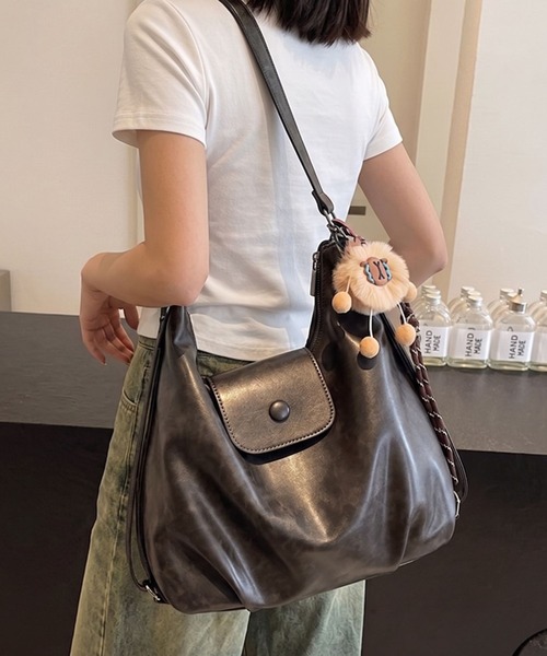 lulufa(ルルファ)の「【2WAY仕様】フラップポケット ヴィンテージライク ワンショルダーバッグ(ショルダーバッグ・レディース・ブラック/ブラウン・FREE)」の1枚目の写真
