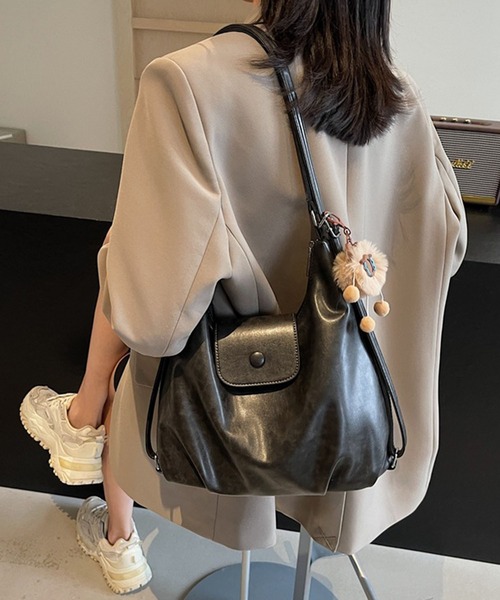 lulufa(ルルファ)の「【2WAY仕様】フラップポケット ヴィンテージライク ワンショルダーバッグ(ショルダーバッグ・レディース・ブラック/ブラウン・FREE)」の9枚目の写真