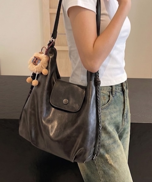 lulufa(ルルファ)の「【2WAY仕様】フラップポケット ヴィンテージライク ワンショルダーバッグ(ショルダーバッグ・レディース・ブラック/ブラウン・FREE)」の20枚目の写真