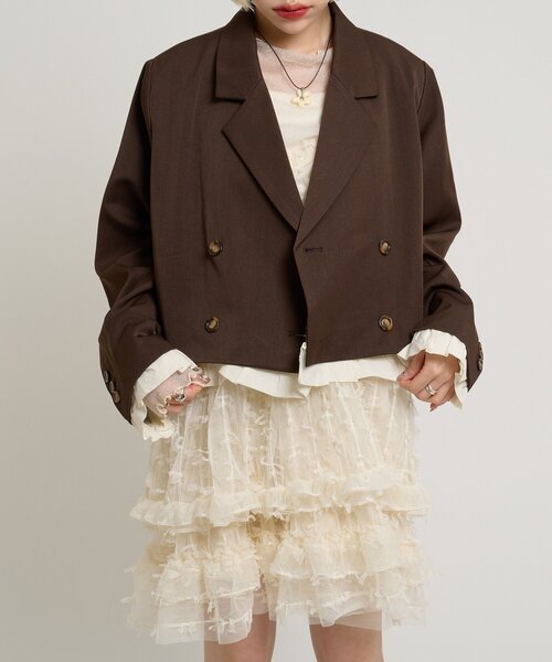w closet(ダブルクローゼット)の「ショートフリルジャケット(テーラードジャケット・レディース・チャコールグレー/ブラウン・FREE)」の2枚目の写真