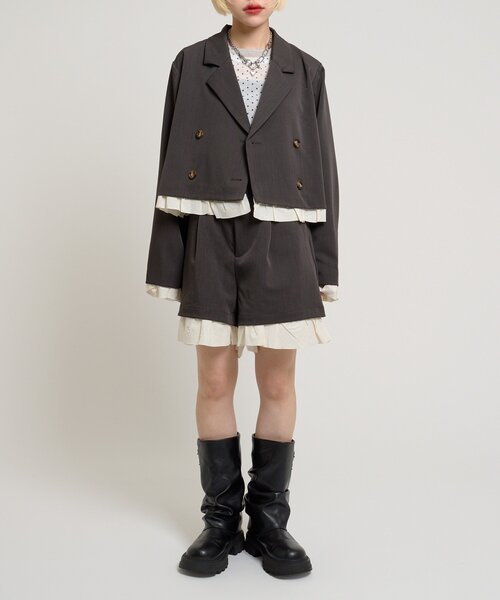 w closet(ダブルクローゼット)の「ショートフリルジャケット(テーラードジャケット・レディース・チャコールグレー/ブラウン・FREE)」の1枚目の写真