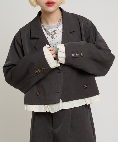 w closet(ダブルクローゼット)の「ショートフリルジャケット(テーラードジャケット・レディース・チャコールグレー/ブラウン・FREE)」の10枚目の写真