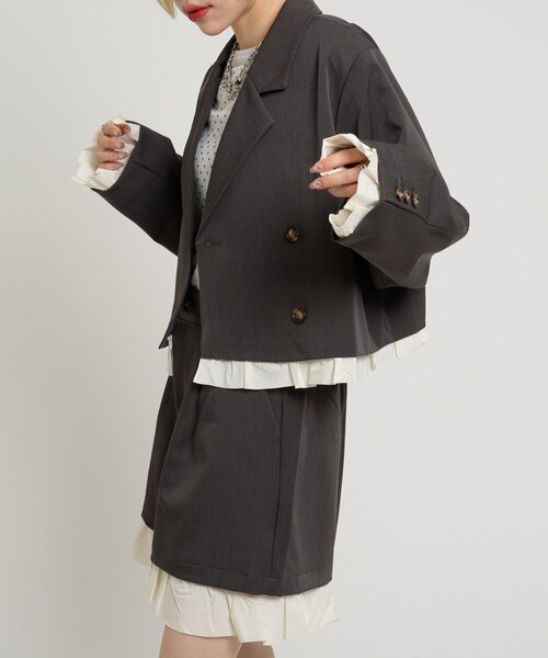 w closet(ダブルクローゼット)の「ショートフリルジャケット(テーラードジャケット・レディース・チャコールグレー/ブラウン・FREE)」の9枚目の写真