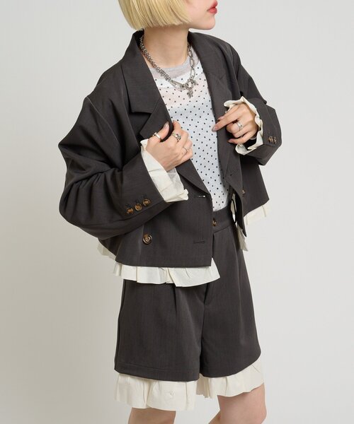 w closet(ダブルクローゼット)の「ショートフリルジャケット(テーラードジャケット・レディース・チャコールグレー/ブラウン・FREE)」の7枚目の写真