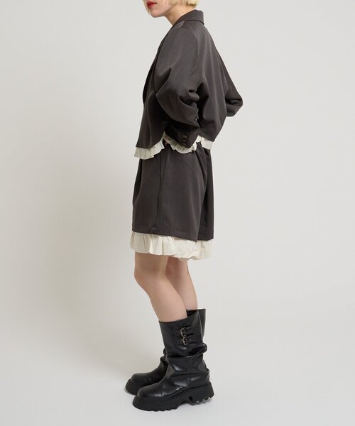 w closet(ダブルクローゼット)の「ショートフリルジャケット(テーラードジャケット・レディース・チャコールグレー/ブラウン・FREE)」の5枚目の写真