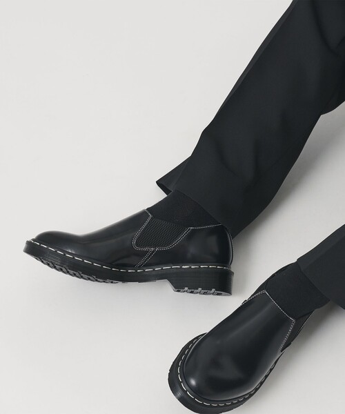 Dr. Martens（ドクターマーチン）の「＜Dr.Martens＞LOUIS ホワイト ステッチ スリッポン（ドレスシューズ・メンズ・ブラック・7/6/9/8）」の2枚目の写真