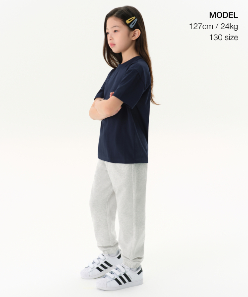 MUSINSA STANDARD KIDS（ムシンサスタンダードキッズ）の「リラックスドクルーネックTシャツ[ネイビー]（Tシャツ/カットソー・レディース・その他・100/110/120/130/140/150/160）」の2枚目の写真