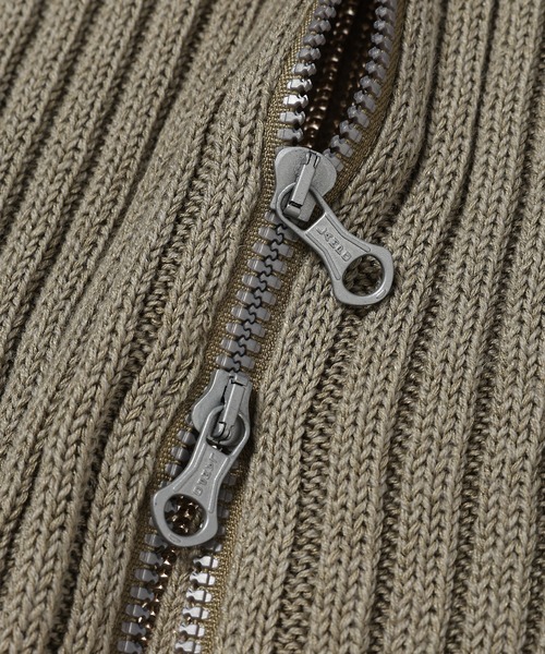 Our Legacy（アワーレガシー）の「OUR LEGACY COLUMN ZIP CARDIGAN（ニット/セーター・レディース・シルバー・36/34）」の6枚目の写真
