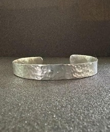 Donnaruma（ドンナルンマ）の「「Lapis note」Silver925槌目打ちバングル（バングル/リストバンド）」