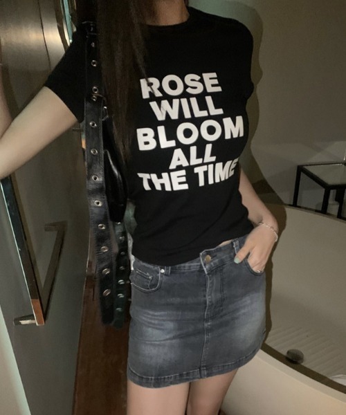 lilful（リルフル）の「【26年春夏新作】レタリングロゴ 半袖Tシャツ（Tシャツ/カットソー・レディース・ホワイト/ブラック・M/S）」の18枚目の写真