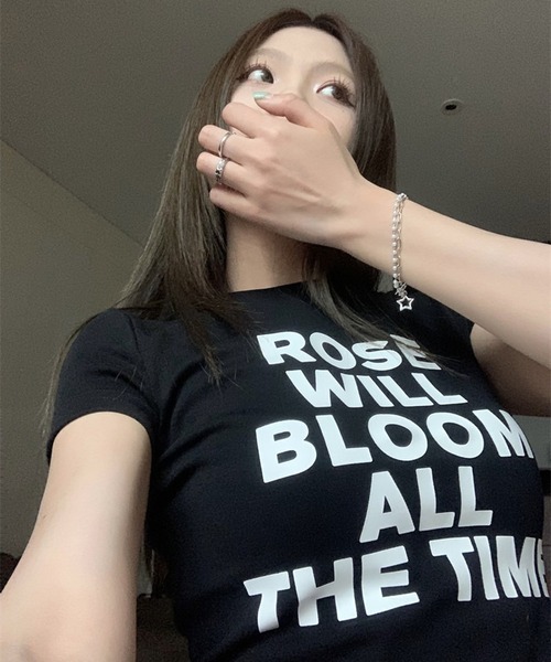 lilful（リルフル）の「【26年春夏新作】レタリングロゴ 半袖Tシャツ（Tシャツ/カットソー・レディース・ホワイト/ブラック・M/S）」の8枚目の写真