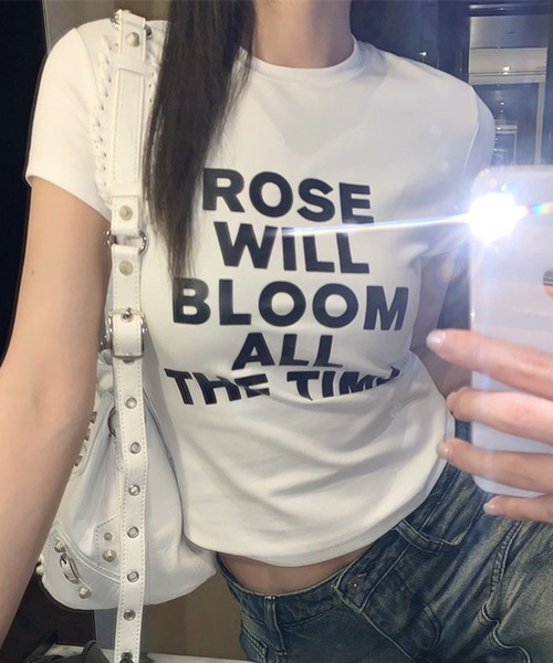 lilful（リルフル）の「【26年春夏新作】レタリングロゴ 半袖Tシャツ（Tシャツ/カットソー・レディース・ホワイト/ブラック・M/S）」の22枚目の写真