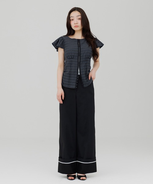 SENEE(セニー)の「front hook ruffle shoulder tops(フロントホックラッフルショルダートップス)(シャツ/ブラウス・レディース・チャコールグレー/アイボリー・FREE)」の13枚目の写真