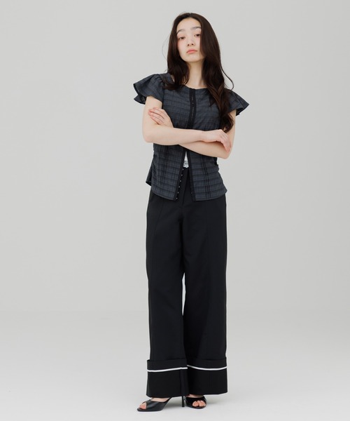 SENEE(セニー)の「front hook ruffle shoulder tops(フロントホックラッフルショルダートップス)(シャツ/ブラウス・レディース・チャコールグレー/アイボリー・FREE)」の15枚目の写真