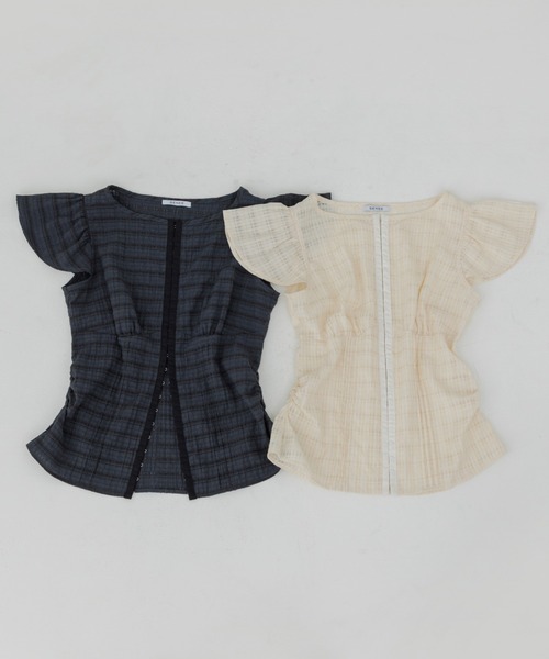SENEE(セニー)の「front hook ruffle shoulder tops(フロントホックラッフルショルダートップス)(シャツ/ブラウス・レディース・チャコールグレー/アイボリー・FREE)」の8枚目の写真