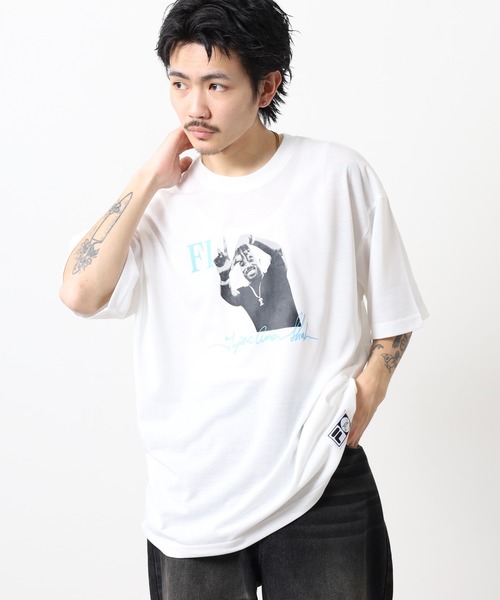 FILA HERITAGE(フィラヘリテージ)の「FILA HERITAGE 2PAC PHOTO TEE オーバーサイズTシャツ 半袖(Tシャツ/カットソー・メンズ・ホワイト系1/ホワイト/ネイビー/ブラック/ホワイト系/ネイビー系・XL/L/M)」の17枚目の写真