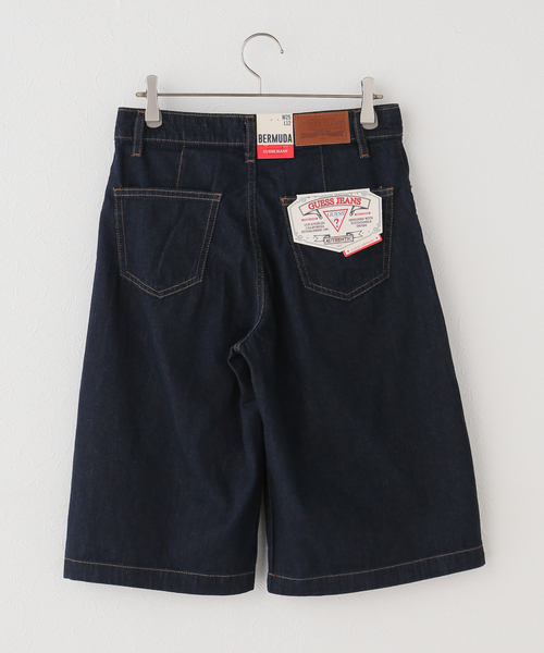 GUESS JEANS(ゲスジーンズ)の「GUESS JEANS / ゲス ジーンズ CLASSIC PLEATED BERMUDA PANT(その他パンツ・レディース・ブラック・25/24)」の2枚目の写真