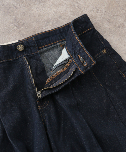 GUESS JEANS(ゲスジーンズ)の「GUESS JEANS / ゲス ジーンズ CLASSIC PLEATED BERMUDA PANT(その他パンツ・レディース・ブラック・25/24)」の6枚目の写真