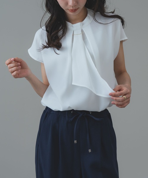ANNA LUNA（アンナルナ）の「【ANNA LUNA】オフィスカジュアル にも◎ 上品に華やぐ 大人の 半袖 ボウタイ ブラウス（シャツ/ブラウス・レディース・ストライプ/ベージュ/オフホワイト・MEDIUM/SMALL/X-LARGE/LARGE）」の16枚目の写真