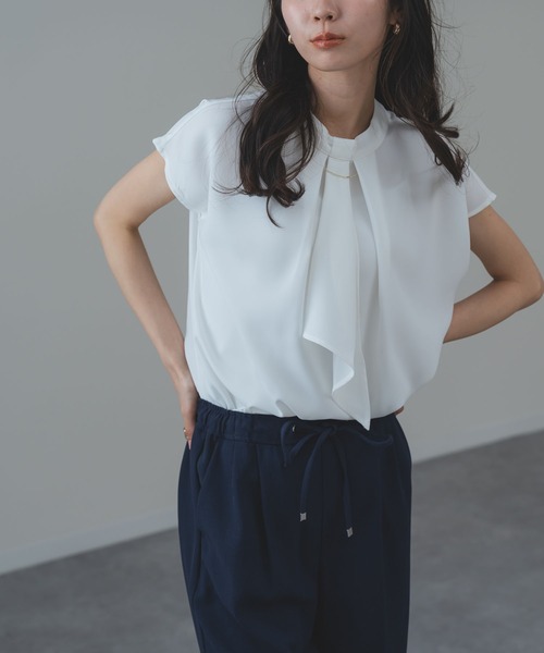 ANNA LUNA（アンナルナ）の「【ANNA LUNA】オフィスカジュアル にも◎ 上品に華やぐ 大人の 半袖 ボウタイ ブラウス（シャツ/ブラウス・レディース・ストライプ/ベージュ/オフホワイト・MEDIUM/SMALL/X-LARGE/LARGE）」の19枚目の写真