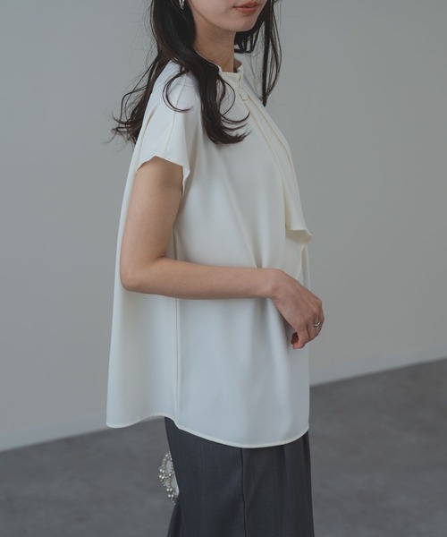ANNA LUNA（アンナルナ）の「【ANNA LUNA】オフィスカジュアル にも◎ 上品に華やぐ 大人の 半袖 ボウタイ ブラウス（シャツ/ブラウス・レディース・ストライプ/ベージュ/オフホワイト・MEDIUM/SMALL/X-LARGE/LARGE）」の5枚目の写真
