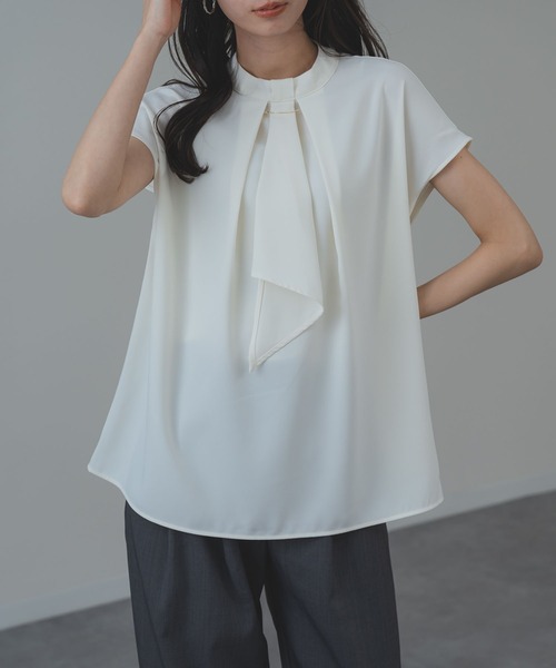 ANNA LUNA（アンナルナ）の「【ANNA LUNA】オフィスカジュアル にも◎ 上品に華やぐ 大人の 半袖 ボウタイ ブラウス（シャツ/ブラウス・レディース・ストライプ/ベージュ/オフホワイト・MEDIUM/SMALL/X-LARGE/LARGE）」の12枚目の写真