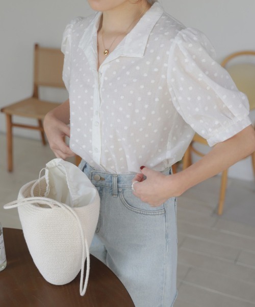 mielu(ミエル)の「フラワーシアーパフ袖ブラウス(シャツ/ブラウス・レディース・ホワイト・LARGE/MEDIUM)」の1枚目の写真