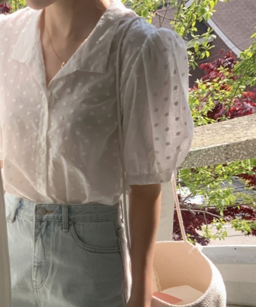 mielu(ミエル)の「フラワーシアーパフ袖ブラウス(シャツ/ブラウス・レディース・ホワイト・LARGE/MEDIUM)」の5枚目の写真
